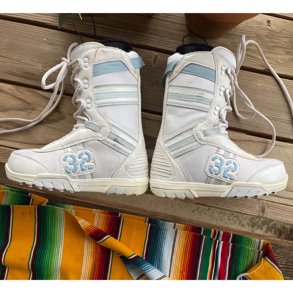 32 Thirty Two Exus Omans Snowboarding Boots in White Blue Size 7